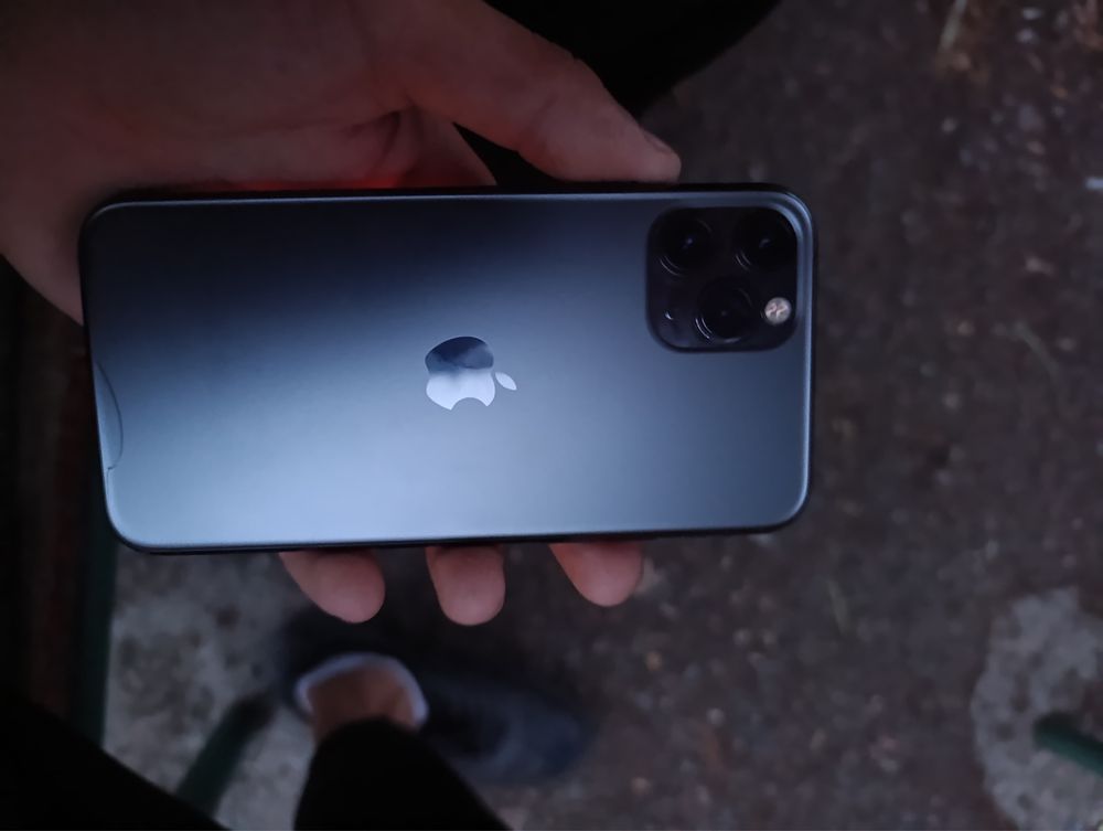 iPhone. 11 pro.