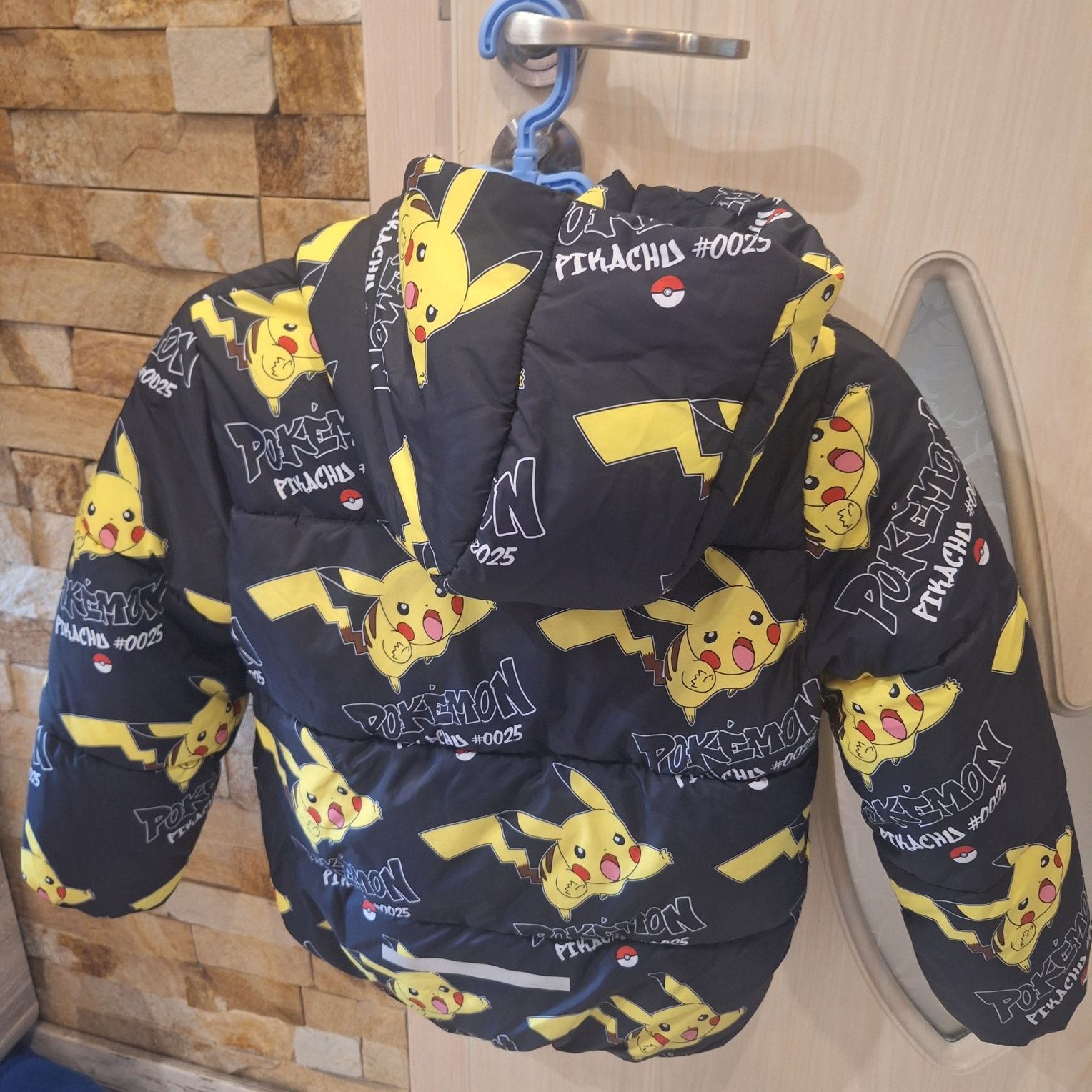Ново яке H&M 122/128  Pokemon