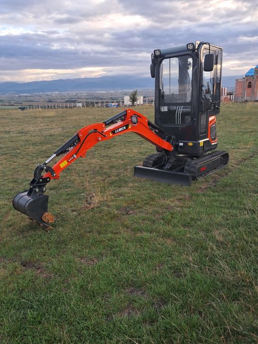 Execut săpături cu excavatorul.
