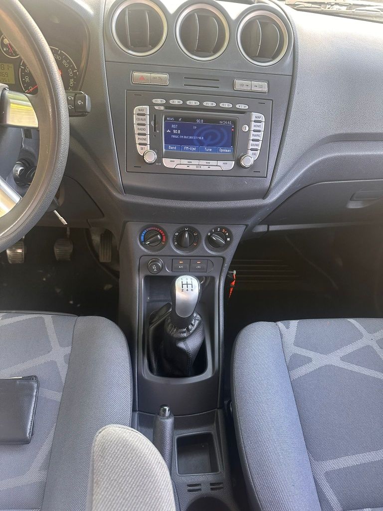 Vand Ford Tranzit Conect 1,8 D impecabil