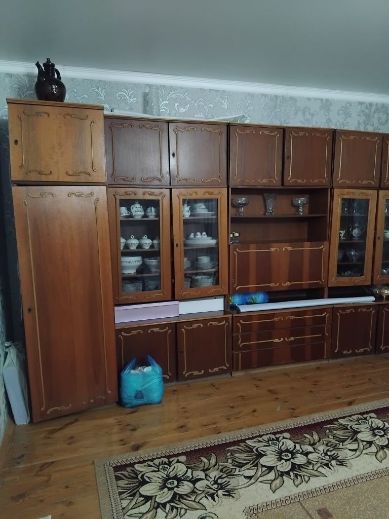 Продам стенку со шкафом,с шифонером,с напольной тумбой.