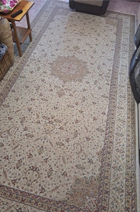 Продаётся ковёр 2×4