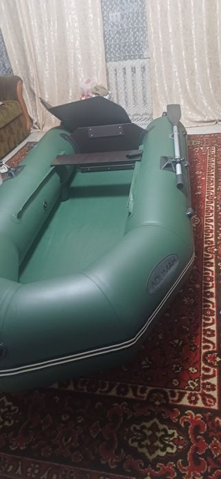 Лодка лоцман 2900.почти новая