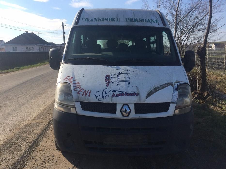 Dezmembrez Renault Master 2,5 dci 2004