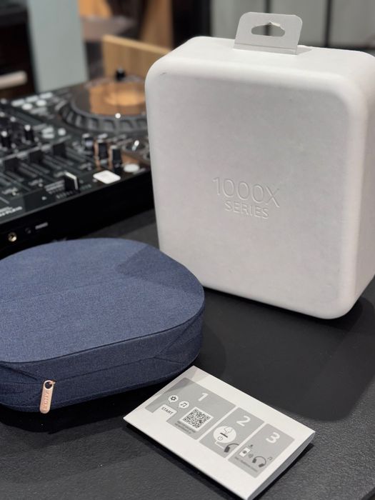 Sony WH1000XM5 + Hard Case