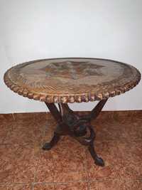 Masa cu picior sculptat din lemn