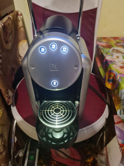 Vând expresor nespresso zeus