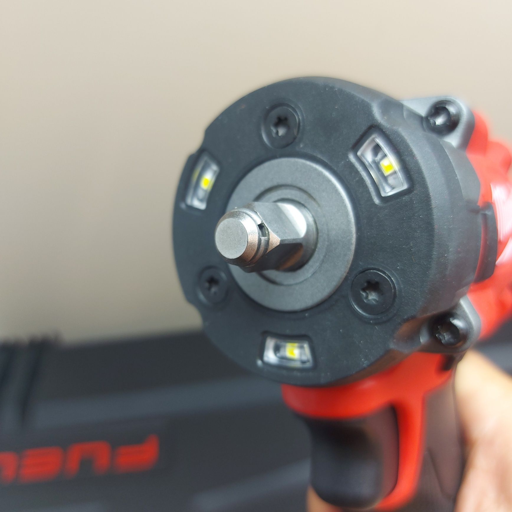 Акумулаторен ударен гайковерт Milwaukee M18 FIW2F38-0X