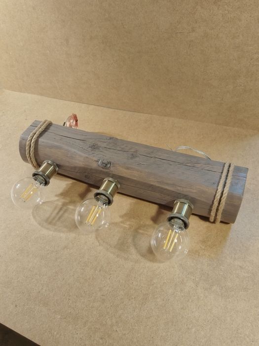 Decoratiune corp iluminat lemn masiv