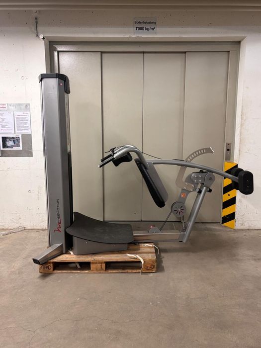 Фитнес уреди Freemotion машина за клекове