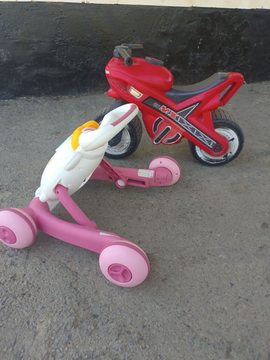 Детский мотоцикл и ходунки
