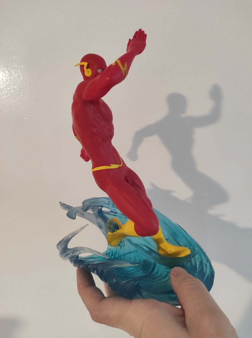 Колекционерска Фигура Diamond Select DC  The Flash, Светкавицата 23cm