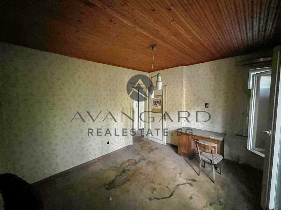 оф.24201 Етаж от къща/ Военна болница