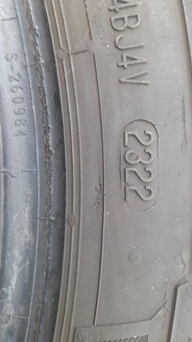 Vând 2 anvelope de iarna 205 65 r16c BARUM aproape noi din 2022