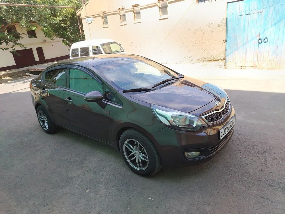 Автомобиль Kia Rio 2013 года