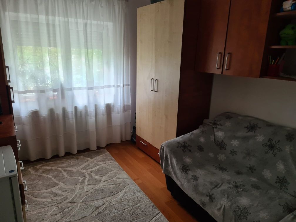 Vand apartament 3 camere