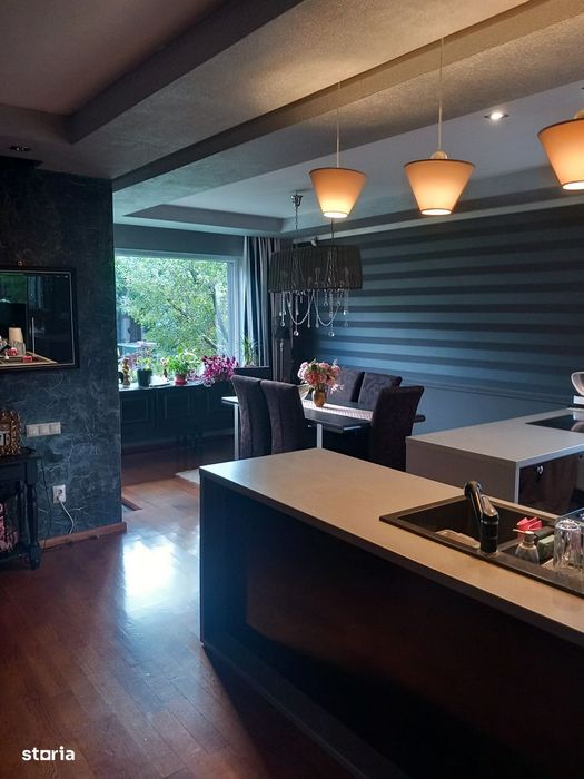 Casa cu etaj,cu garaj ,mobilată, utilata, 375 mp,teren 600 mp,Corunca