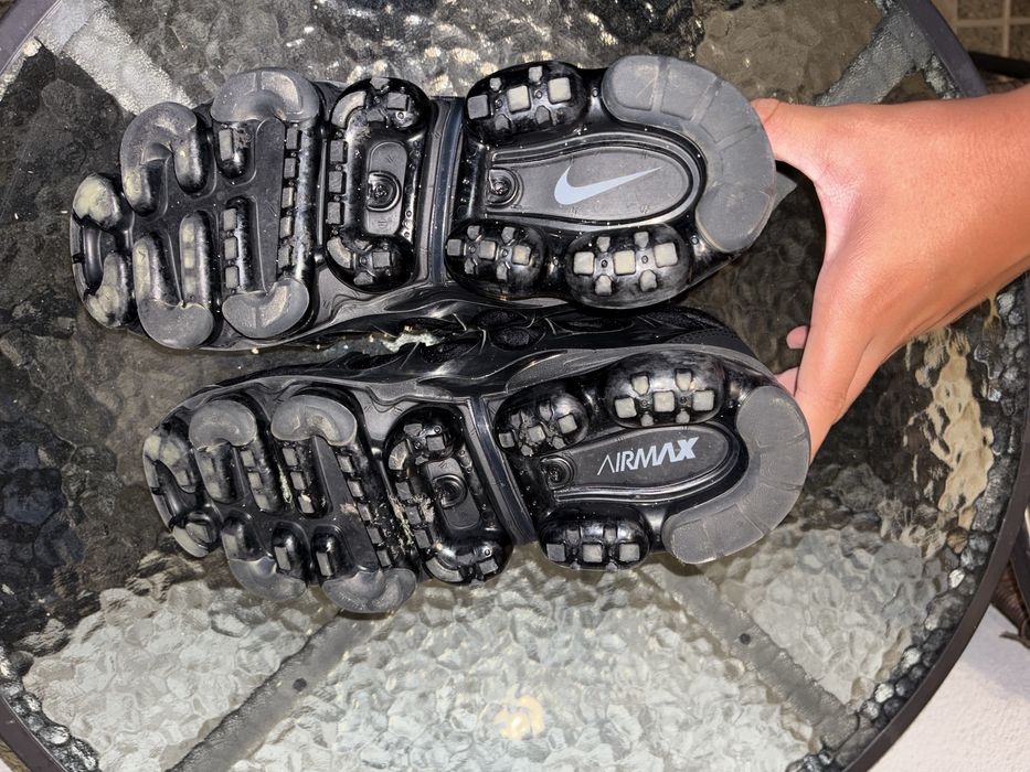 Nike Air Продавам Nike VaporMax Plus – Черни, в отлично състояние!