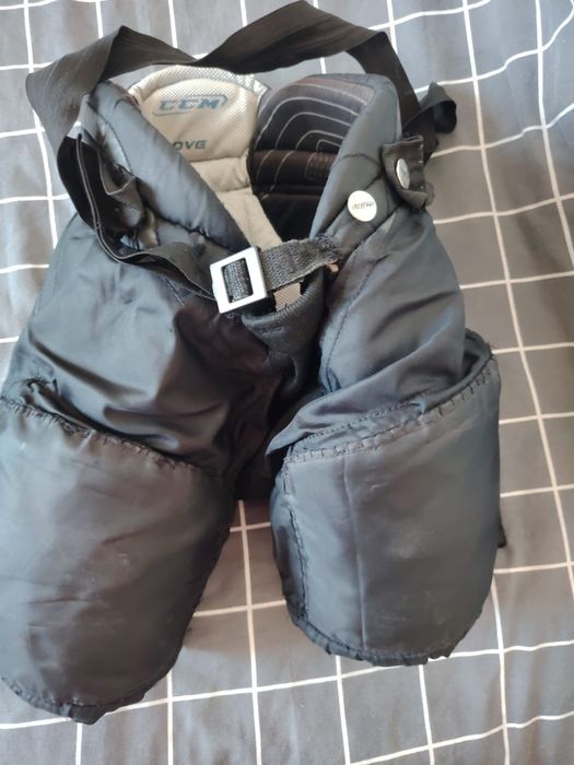 Отдам хоккейные шорты