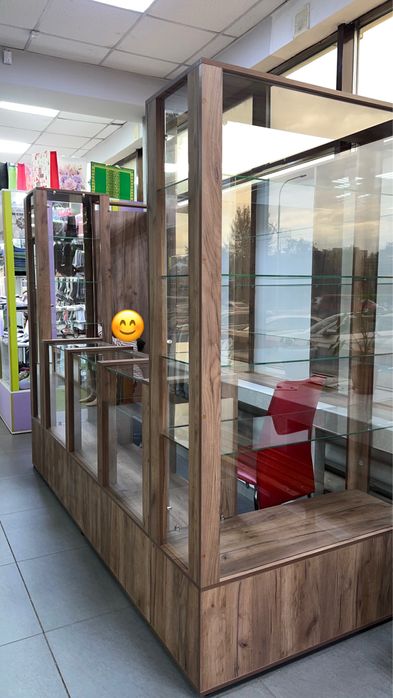 Продается бутик (мебель) 2,6 м