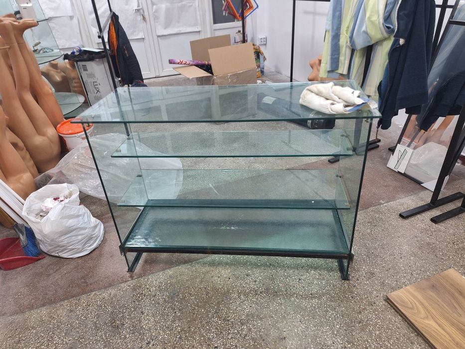 Vitrina sticla magazin