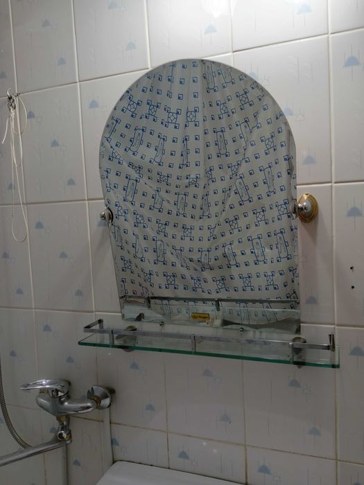 Зеркало с полкой в ванную