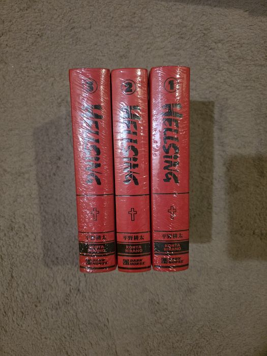 Lot manga Trigun si Hellsing
