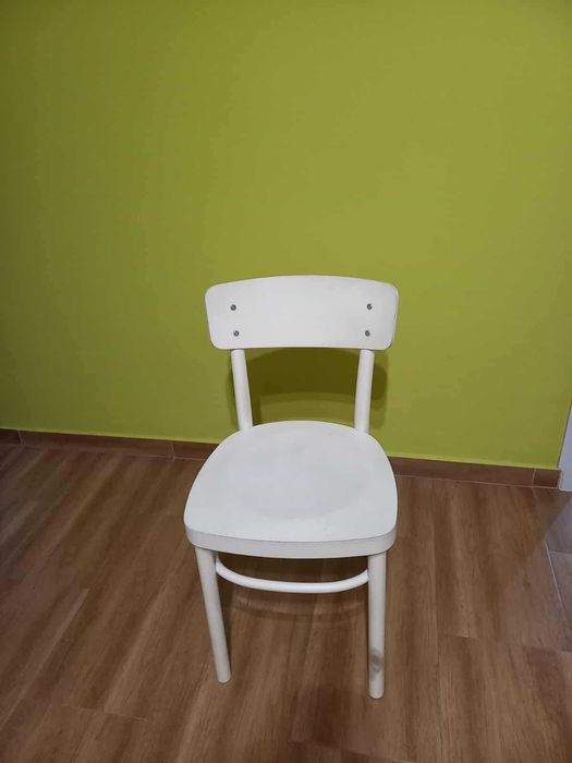 трапезна маса и столове