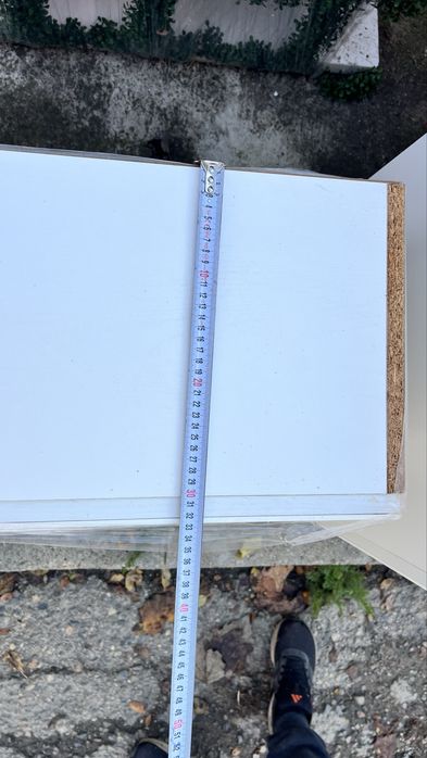 Шкафове в комплект и гръб  . Използвани но в добро състояние .