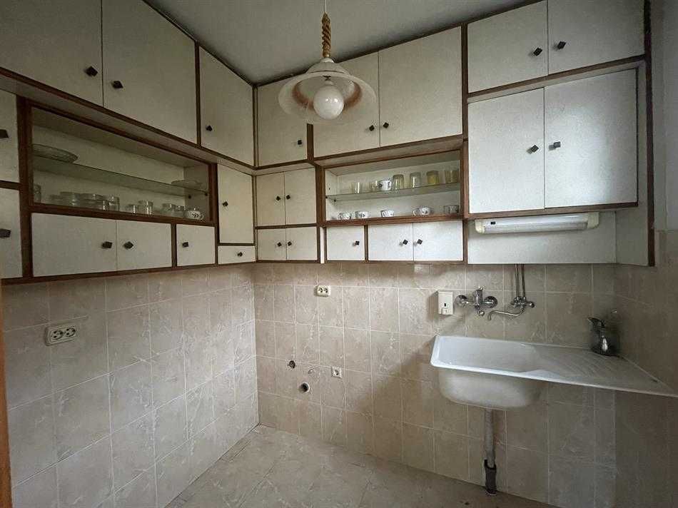 Продава се етаж от къща - кв. Голо бърдо