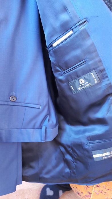 Костюм брюк сотилади