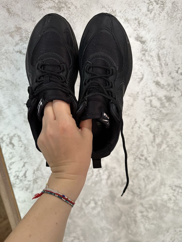 Nike, Armani Exchange,Bullboxer,Stradivarius