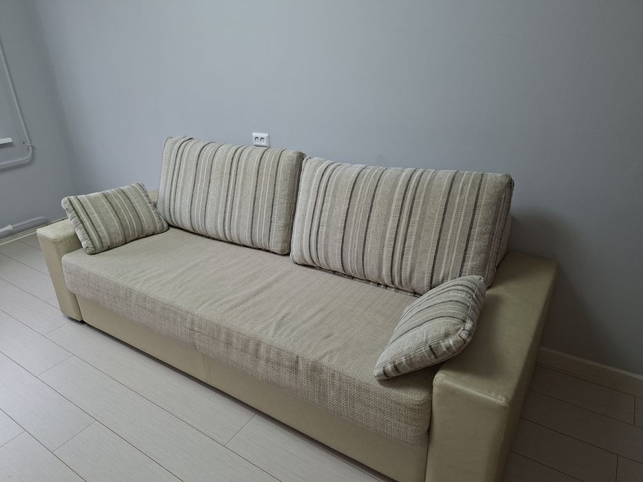 Продам  диван для зала  или гостиной