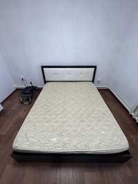 Кровать двуспальная с матрасом 160 х 200