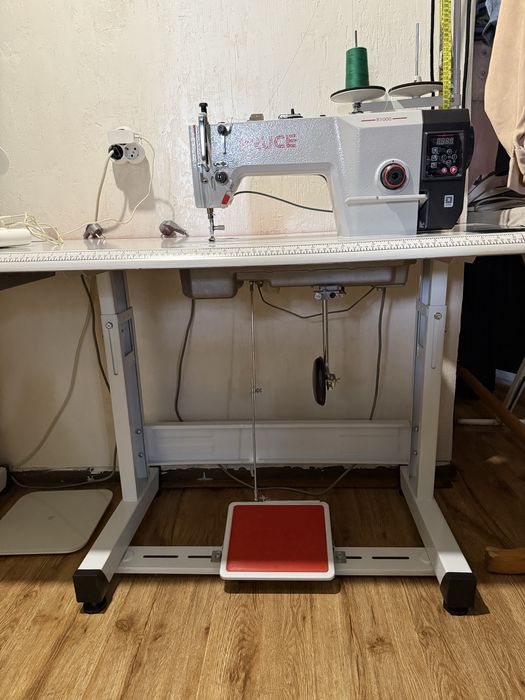 Швейная машинка и оверлок брюс