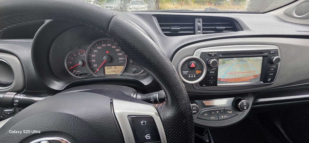 Toyota Yaris 1.4 D4D $ ПАНОРАМА $ NAVI $ Камера $ Кожа $