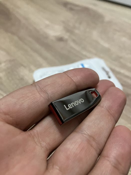 NOU stick memorie Lenovo 1TB
