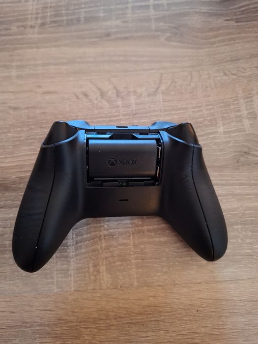Vand Xbox Series X + controller cu baterie reincarcabila + jocuri