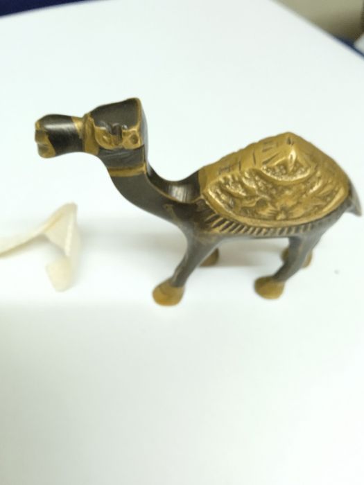 Верблюд коричневый цвет металлический сувенир размеры 6 на 8 см