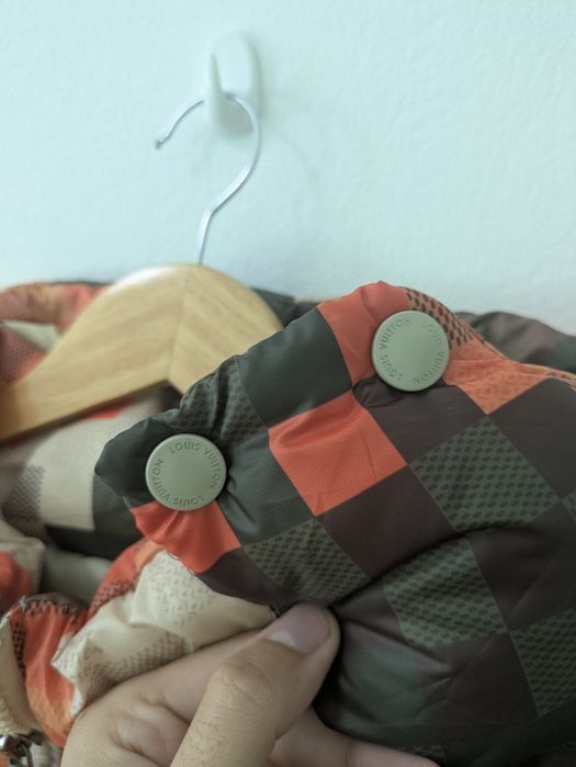 Geaca Louis Vuitton Puffer cu gluga (mărimi: S,M,L,XL,XXL)