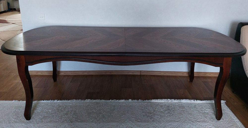 Продаётся стол для гостиной