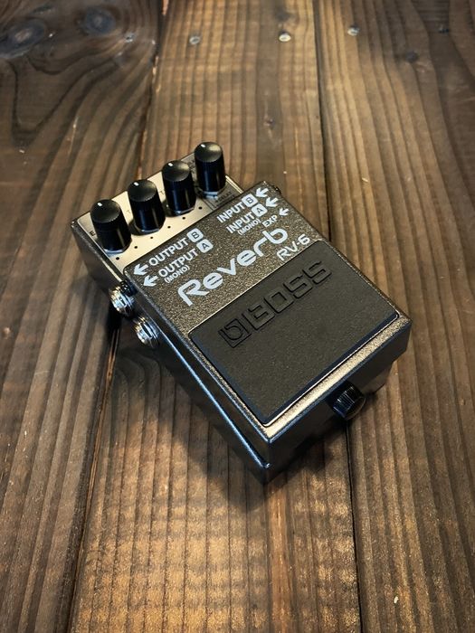 Vând Digitech DF-7 Distortion Factory