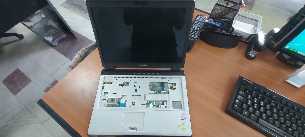 Dezmembrez laptop Toshiba U305