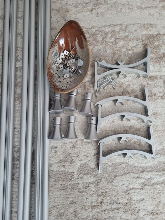 Se vând 3 suporți draperie și perdea
