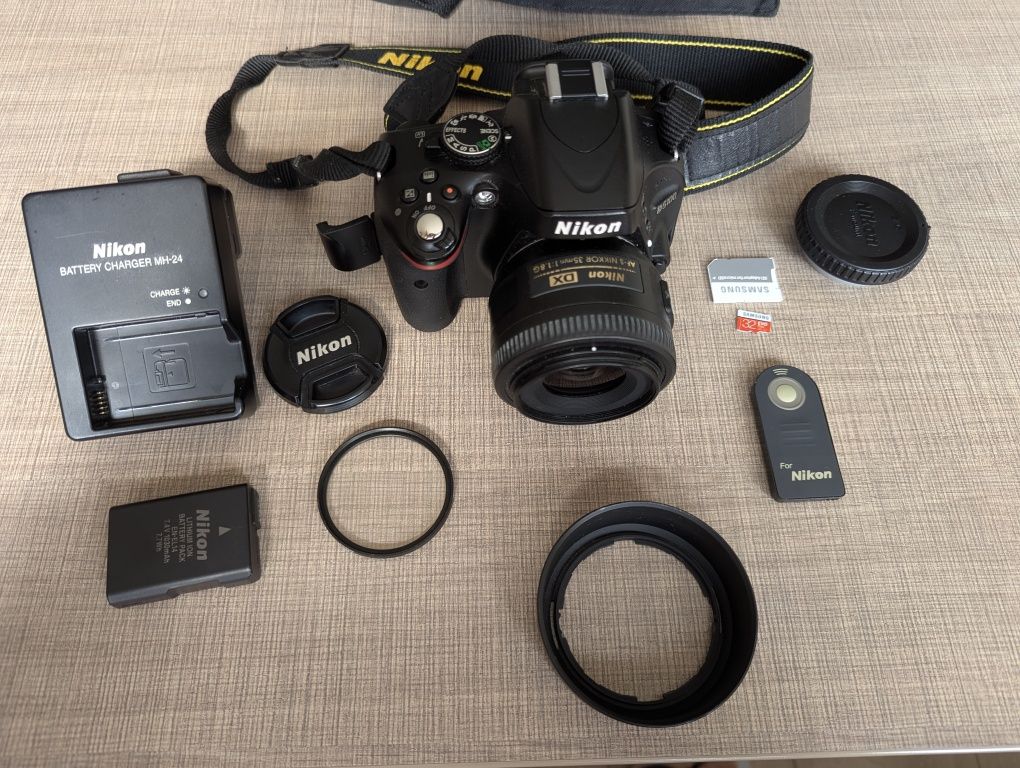 Nikon D5100 с Обектив Nikkor 35mm 1.8G DSLR Огледално рефлексен фотоап
