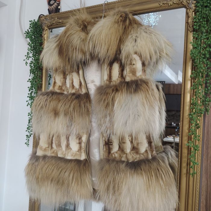 Vând Vesta dama mărimea 38 40