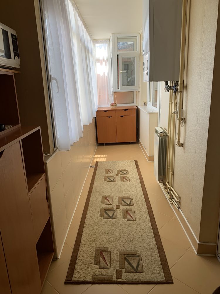 Inchiriez apartament CENTRAL 4 camere decomandate.