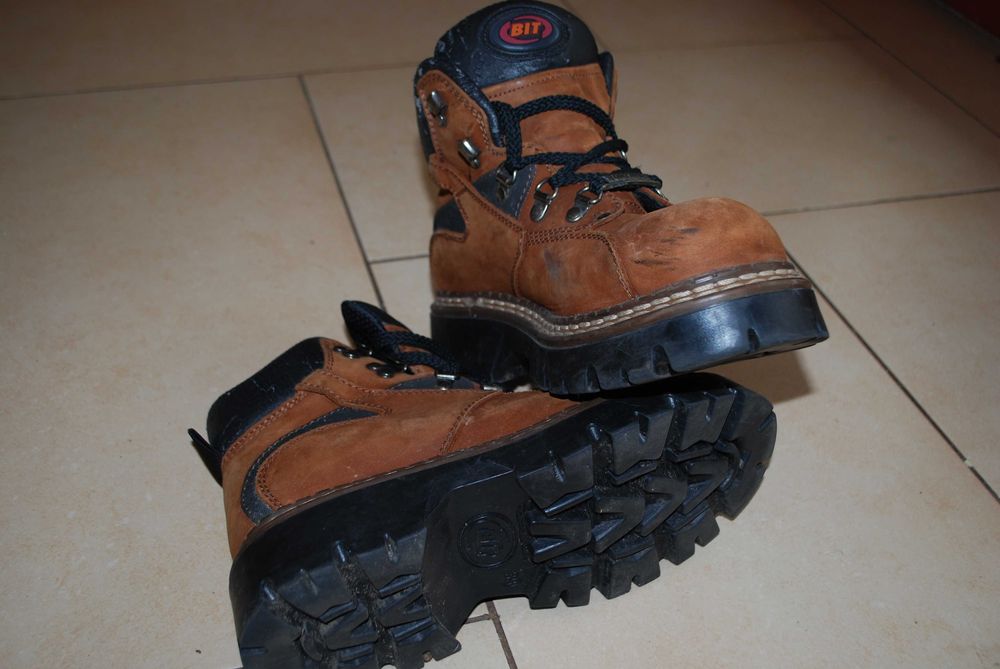 Bocanci BIT, piele intoarsa, marimea 39