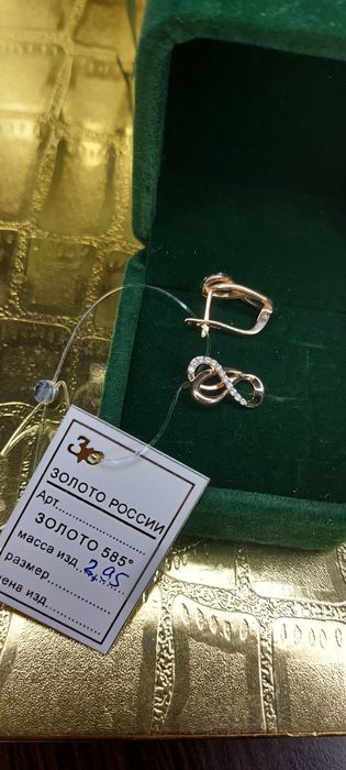 Золотые серьги с английским замком
