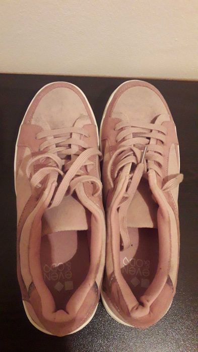 Маркови дамски кецове. Чисто нови номер 41.. Спортни дамски